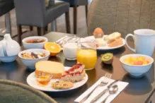 brit-hotel-bressuire-petit-dejeuner_1