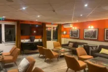 Brit_Hotel_Morangis_hall