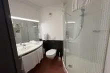 Brit_hotel_villeneuve_sur_lot_salle_de_bain_1