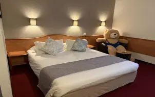 Brit_hotel_villeneuve_sur_lot_chambre_superieure_1