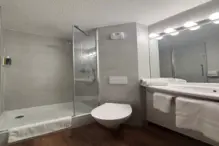 Brit_Hotel_Le_Mans_Nord_salle_de_bain (1)