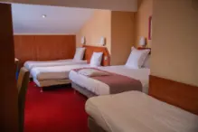 Brit-Hotel-Nimes-Ouest-family-room (1)