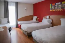 Brit-Hotel-Nimes-Ouest-triple-room 