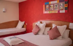 Brit-Hotel-Nimes-Ouest-triple-room (7)