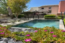 Brit-Hotel-St-Paul-Trois-Chateaux-piscine (2)