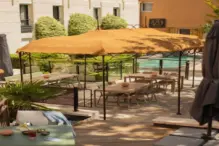 Brit-Hotel-St-Paul-Trois-Chateaux-terrasse (2)
