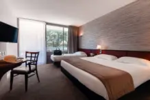 BritHotelLangueux_03072025_ThéoCohen_Chambre_Triple